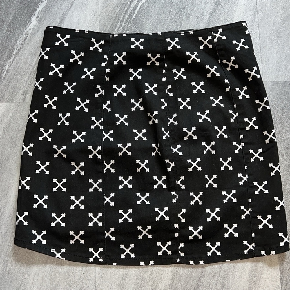 H&M black & white tribal mini skirt size 10 stretchy X pattern - Picture 7 of 8
